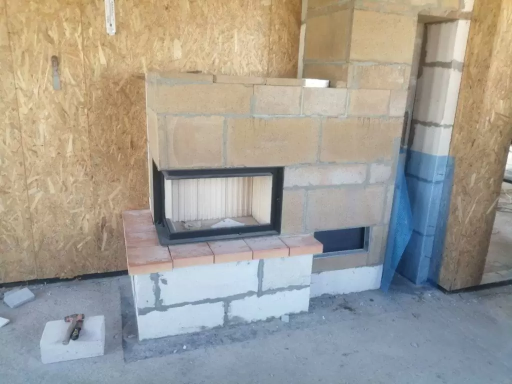 монтаж камина с чугунной топкой