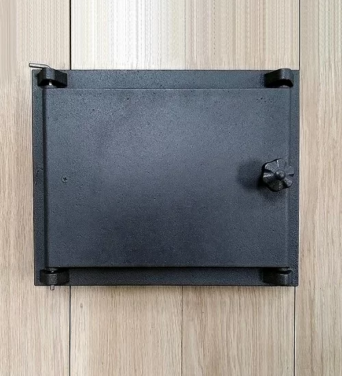 Глухая топочная дверца чугунная